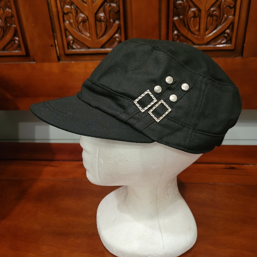 NWOT Relativity Cabbie Hat